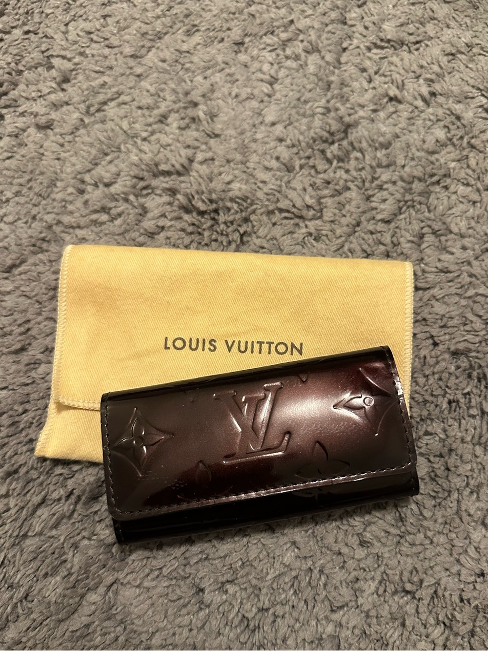 Louis Vuitton Vernis Monogram Leather Key Holder Amarante